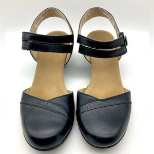 Clark’s Women’s Black Leather Sandals Size 7M